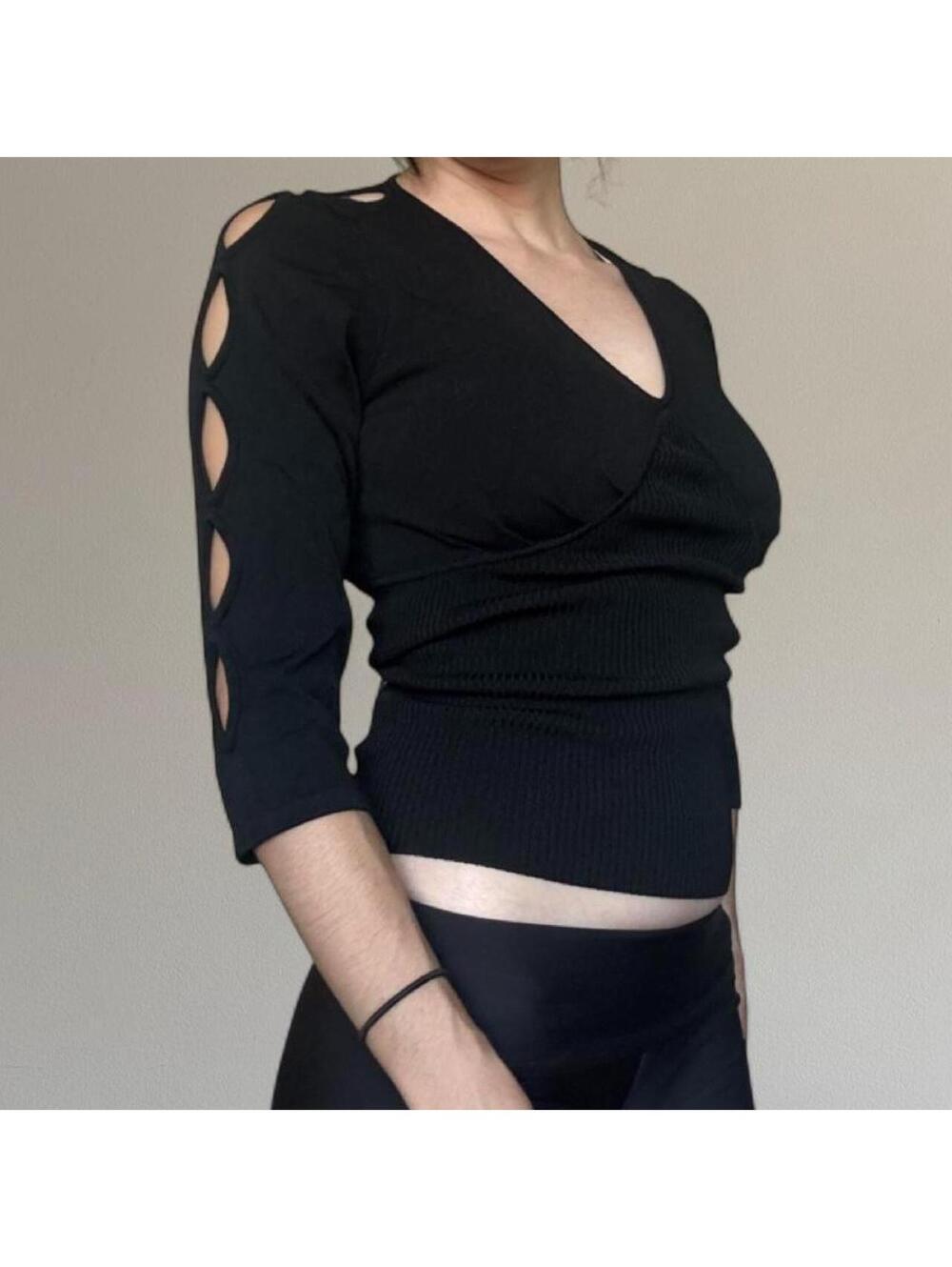 Y2K 3/4 sleeve cutout top. Fits size S/M.